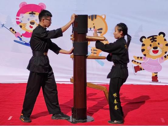 机器人 冬奥书签 冰墩墩 咏春拳 七里河区这波开学礼物有点潮
