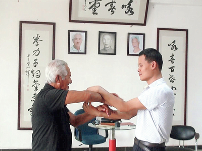 叶问咏春拳黐手是一个概念,盘手是一种功法,东莞梁康撰写