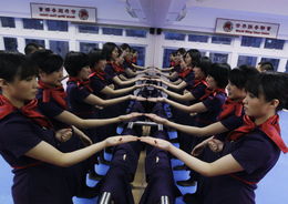 香港空姐练习咏春拳防身 从云端到拳馆的守护之道